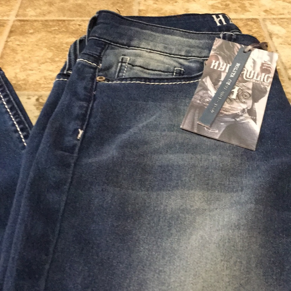 never been worn .